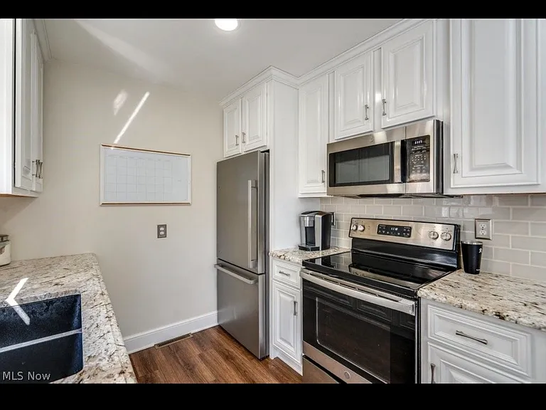 2048 Congo St — Photo 5