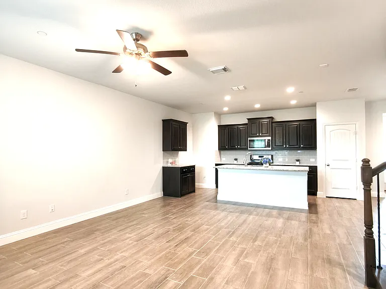 6825 Andrew Dr — Photo 2