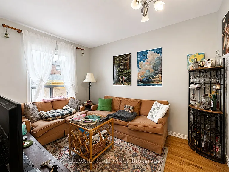 129 Essex St N #1 — Photo 5