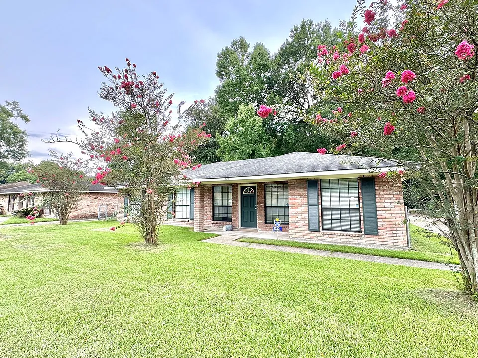 1323 Tamari Dr