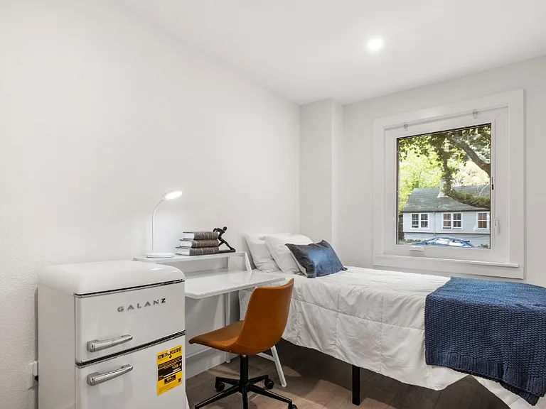 Single Bedroom Single Bedroom