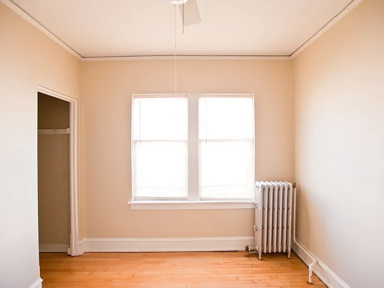 1720 E Newton Apartments — Photo 35