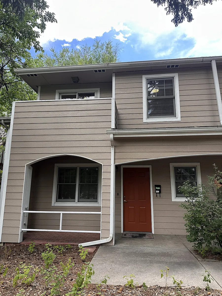 Front Entrance - 1010A Remington St