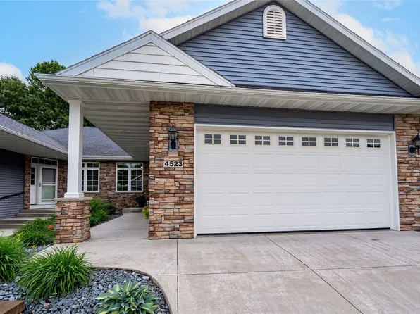 4523 Village Oaks Circle, Eau Claire, WI 54701