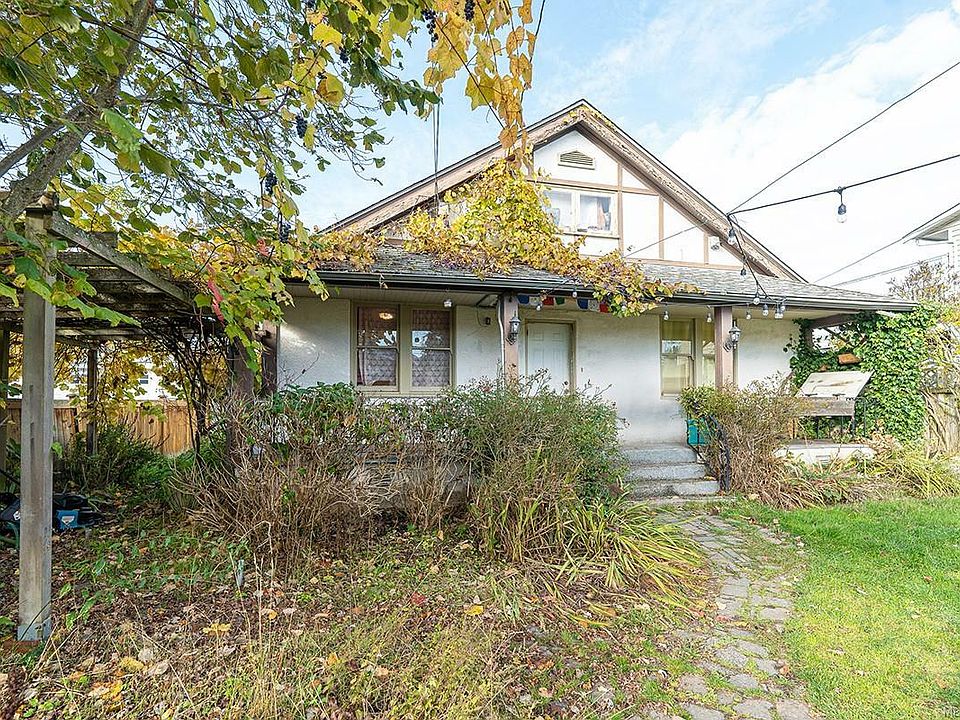 3210 Doncaster Dr, Victoria, BC V8P 3V4 Zillow