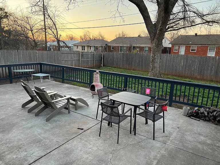 1413 Oxford Way — Photo 3