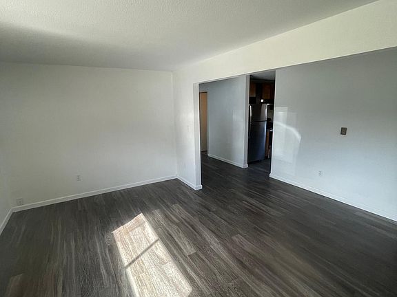4th image of 9 Lindwood St NE #B
