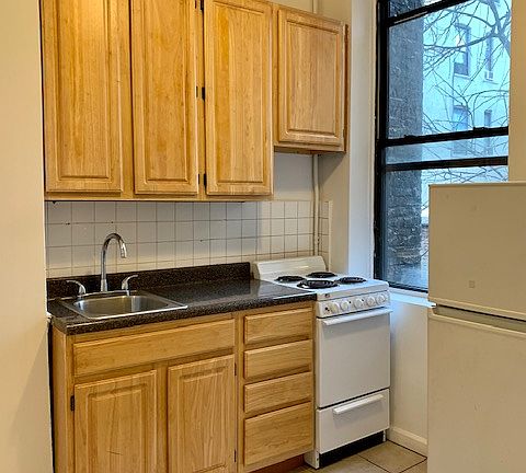 5th image of 213 E 5th St APT 3