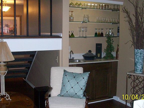 5th image of 161 Court Dr