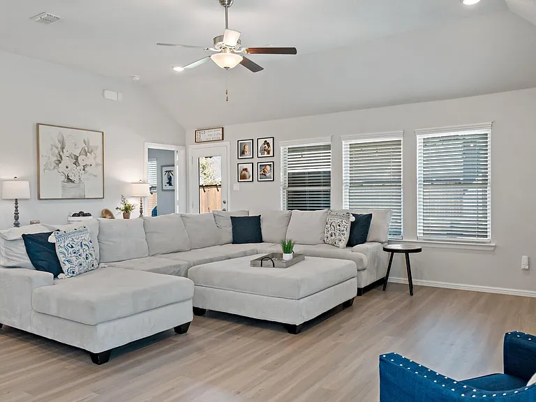 1517 Sweetwater Way — Photo 4