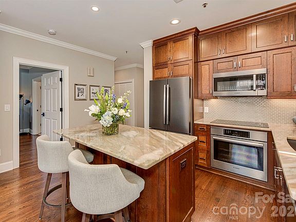 3rd image of 1127 Park West Dr