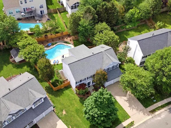 8571 Rothbury Dr, Bristow, VA 20136