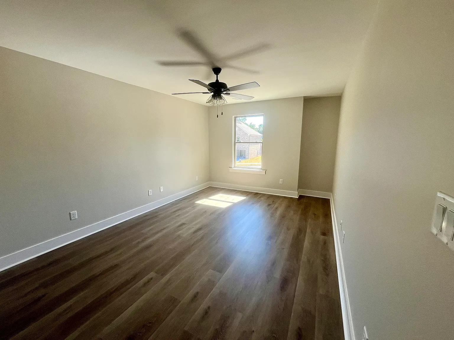 3 bed, 2.5 bath, 1900 sqft, $2,750 — Photo 4
