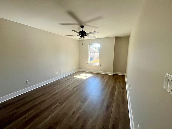 4th image of 4800 Old Oak Dr