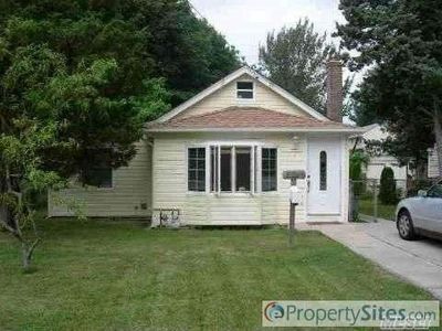 240 Baylawn Ave, Copiague, NY, 11726