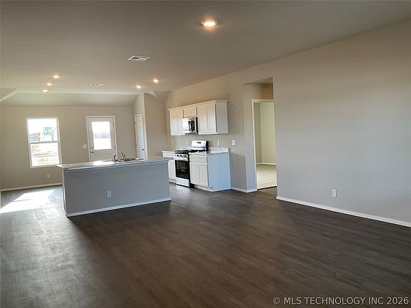 3rd image of 1109 W Odessa Rd