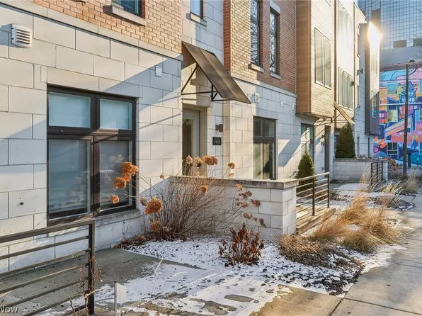 1446 E 14th St, Cleveland, OH 44114