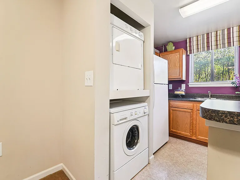 2BR, 1.5BA - 939SF - Model - Kitchen
