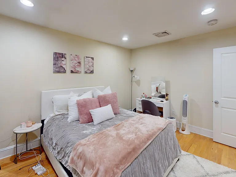 15 M St #1 — Photo 10