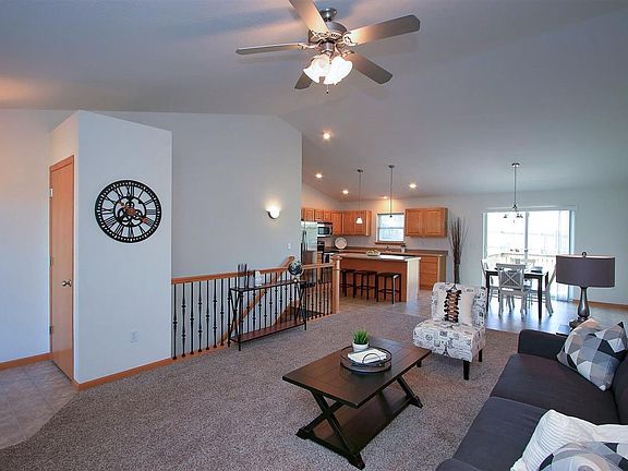 4th image of 431 E Goldfinch Dr