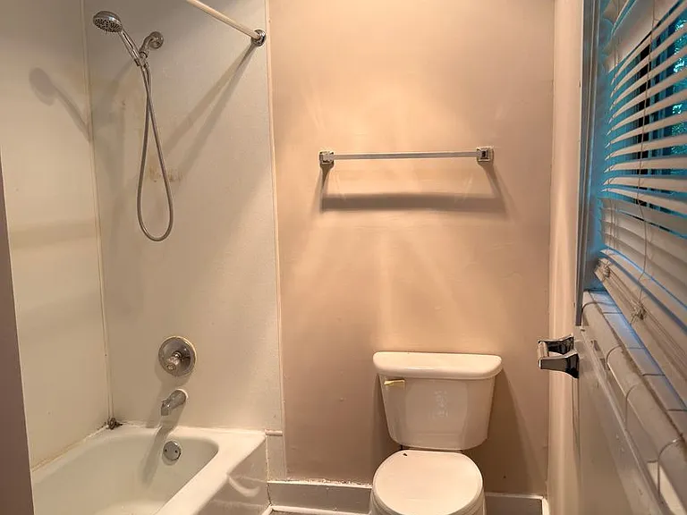 905 Forest Dale Ln #B — Photo 11