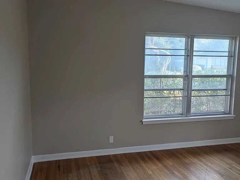 310 Hialeah Ave — Photo 6