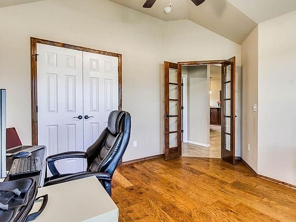 5th image of 541 N Buckhorn Way