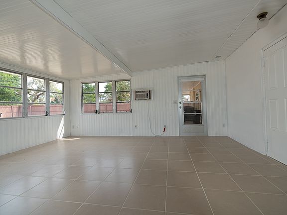 3rd image of 619 Guild Dr