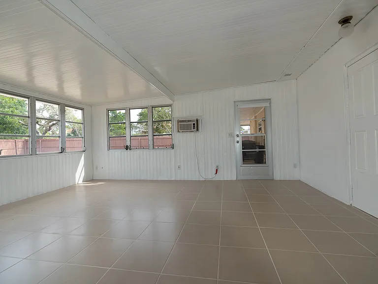 619 Guild Dr — Photo 3