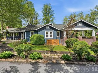 127 Erkwood Dr, Hendersonville, NC 28739