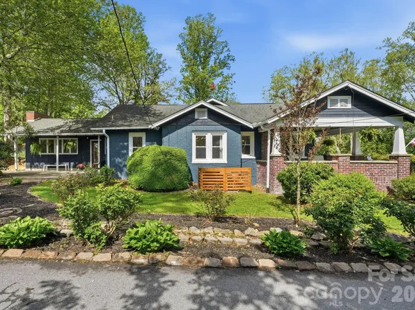 127 Erkwood Dr, Hendersonville, NC 28739