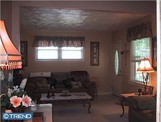 3rd image of 348 Audubon Ave