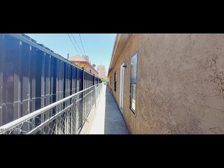 1305 E San Antonio Ave #B — Photo 5
