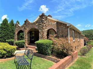 411 N 2nd Ave, Mayodan, NC 27027