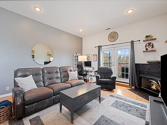 5th image of 3225 W Fullerton Ave #3-NE