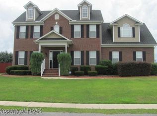 802 Danelaw Dr, Hope Mills, NC 28348