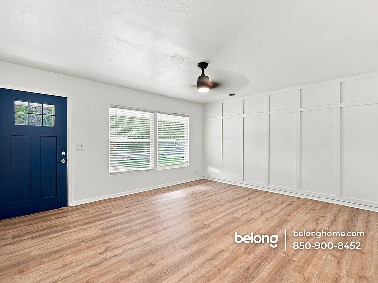 6011 Greenwood Ln — Photo 5