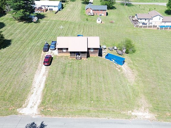 2nd image of 225 Findlay Subdivision Rd