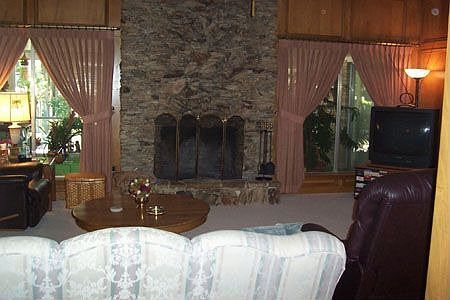 4th image of 1023 Green Valley Ln