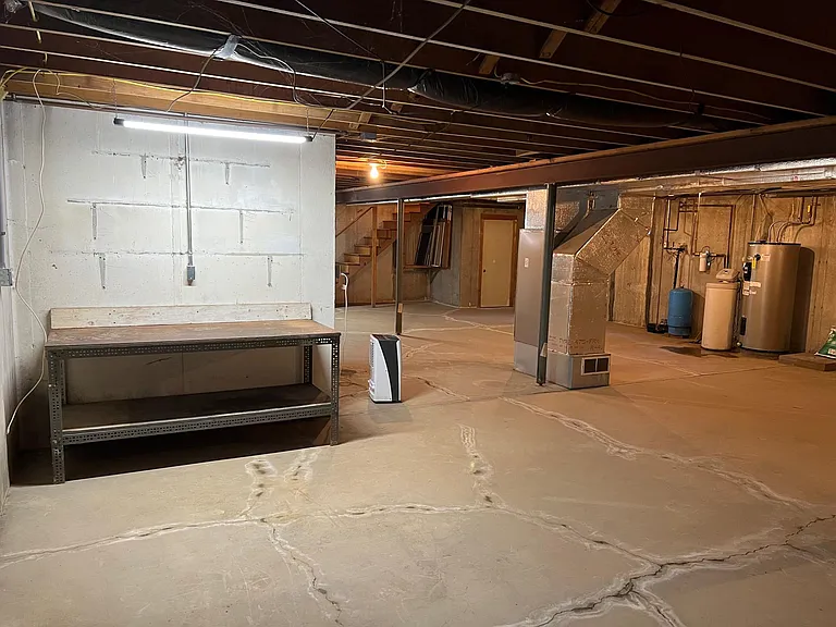 Basement
Workbench
Landlord supplies dehumidifier with pump to hold down humidity. All Ohio basements tend to be damp if not dehumidified.