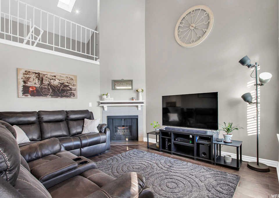 1st image of 1432 W Beacon Cir