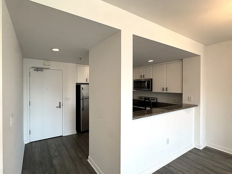 260 King St #809 — Photo 8