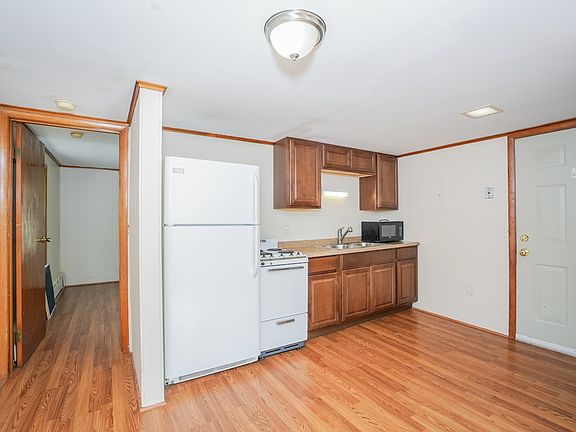3rd image of 48 Henry St