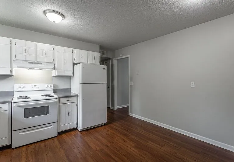 2414 Lyndon Ave — Photo 8