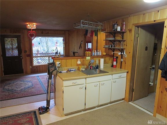 2nd image of 215 Paradise Dr