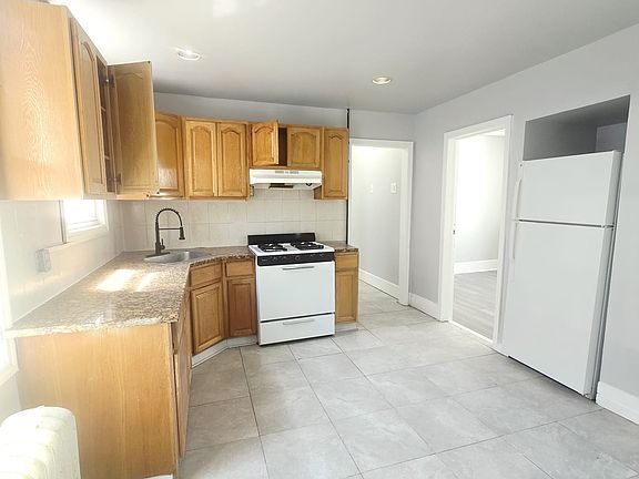 2nd image of 26 Wade St #1A