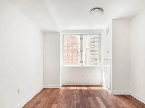 60 East 55th Street image 4 of 8