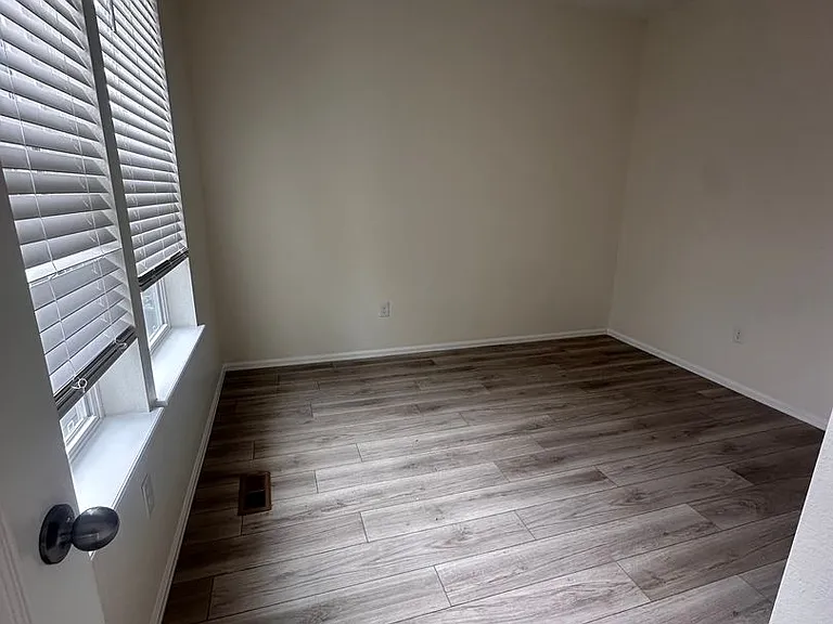 17612 Cherokee St — Photo 15