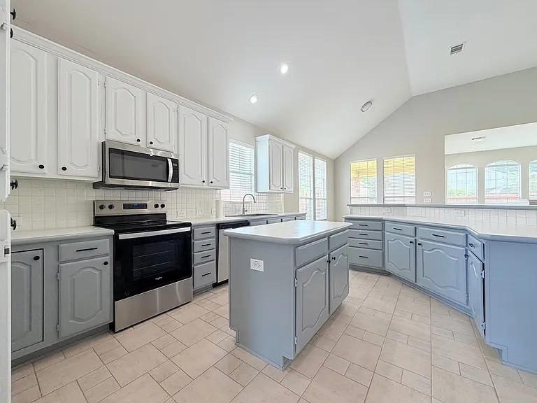 2408 Kittyhawk Dr — Photo 3