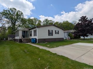 11 Fox Hound Ct, Grand Blanc, MI 48439